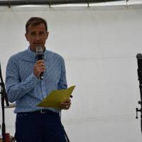 Arnaud de Bourrousse accueille les participants du pique-nique champêtre