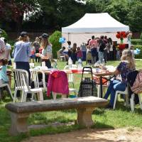 Ambiance familiale sur le pique-nique