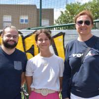 Lionel Benhammouche, chargé de développement au TAD, et sa stagiaire avec Agnès Conesa-Rouat, Maire-adjointe déléguée aux Affaires sociales et à la Politique de la ville.