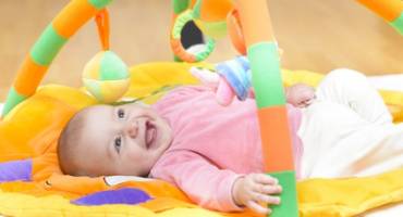 enfant à la crèche