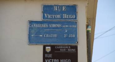 Ancien panneau de signalisation Carrières