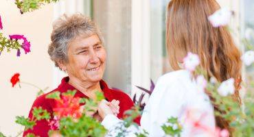 Dispositif YES+: des visites de convivialité pour les seniors